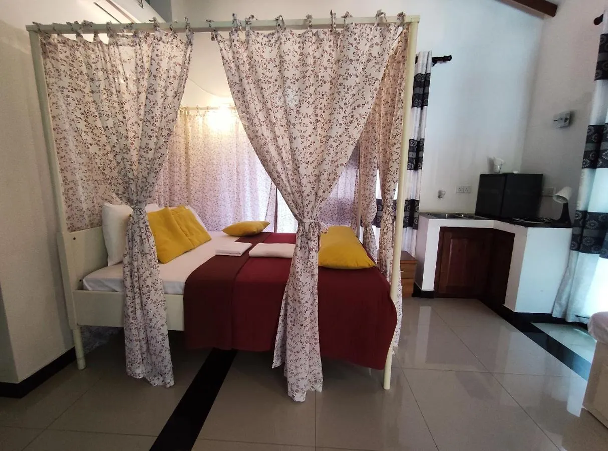 Lake View Resort-Sea & Safari Negombo 5*,